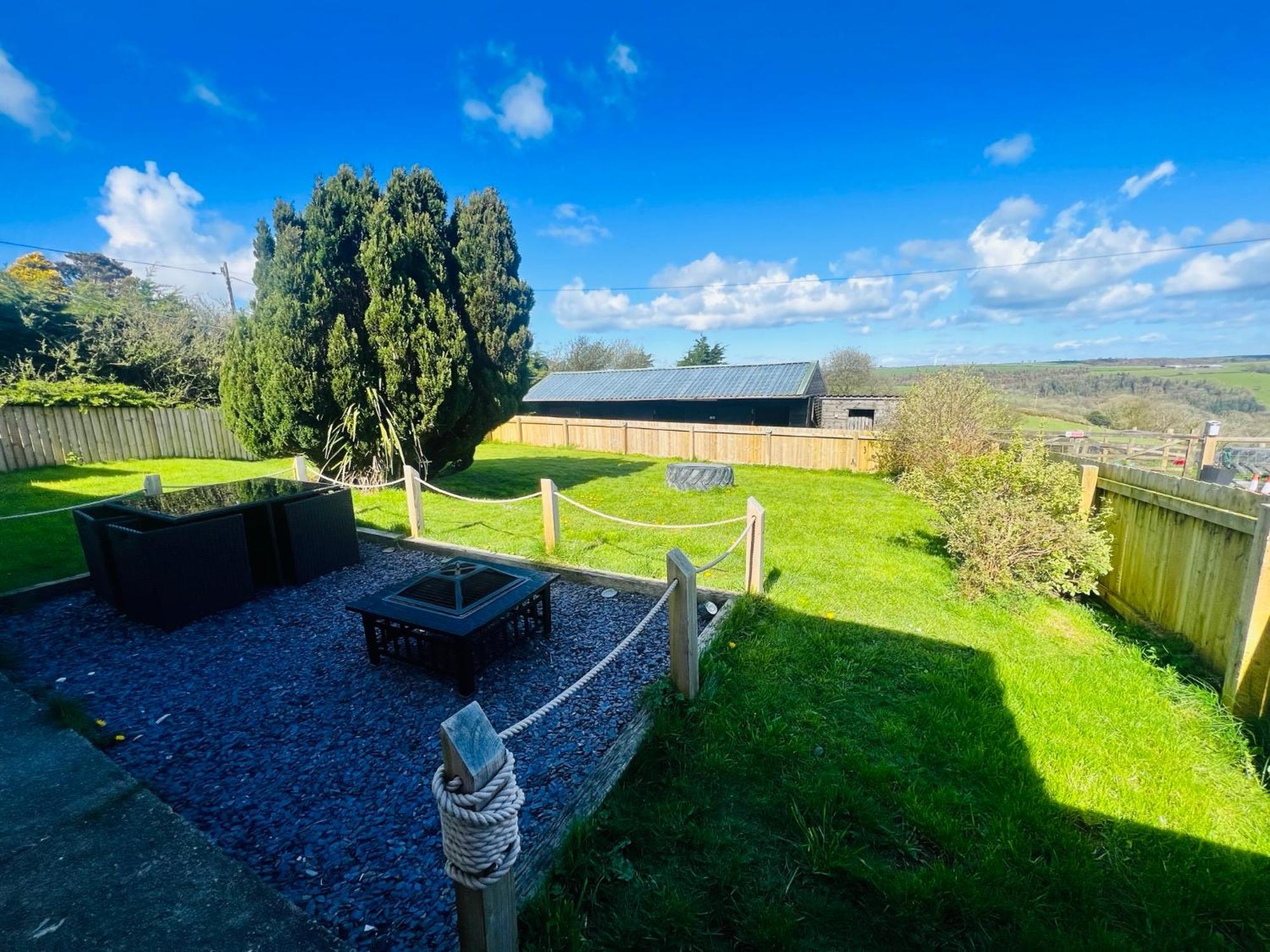 1 Bedroom Holiday Let In The Heart Of West Wales Carmarthen Exteriér fotografie